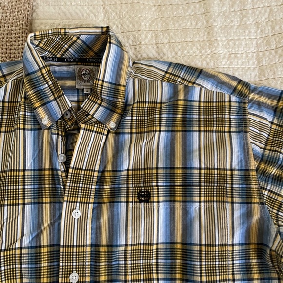 Cinch Men's Plaid Short Sleeve button down Shirt - Blue and Yellow size small - Picture 3 of 8